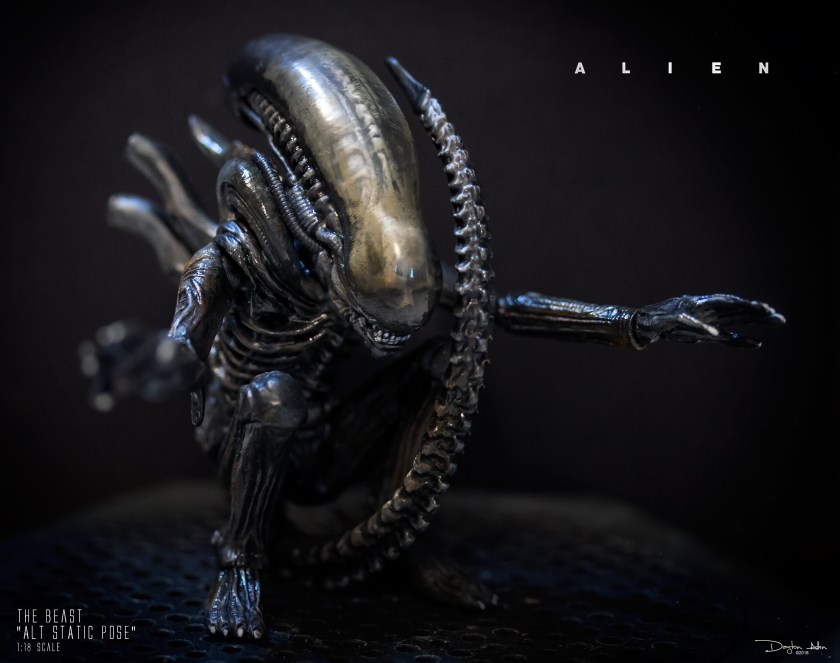 ALIEN-323-SQUATTING-ALIEN